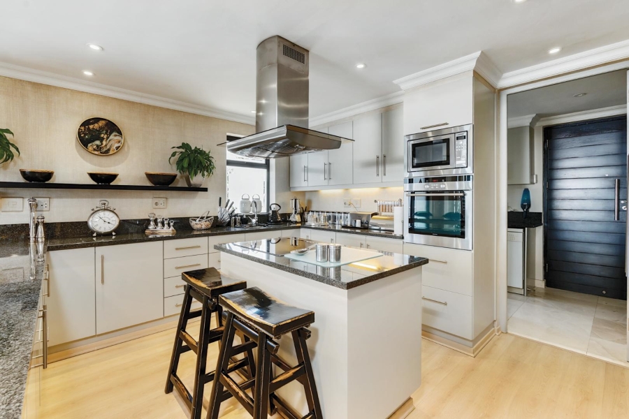 3 Bedroom Property for Sale in Sea Point Western Cape